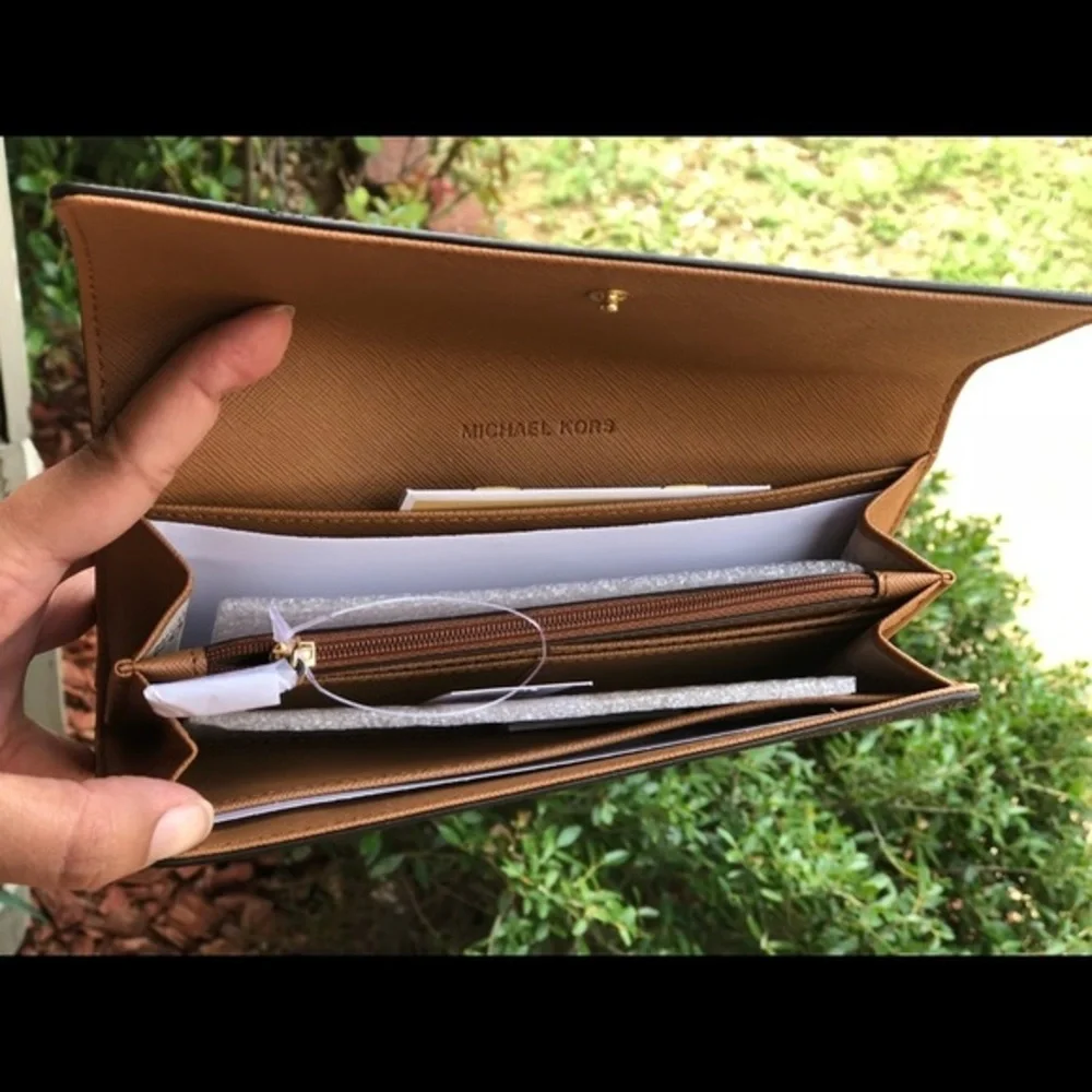 MICHAEL KORS JET SET TRAVEL PVC FLAP WALLET